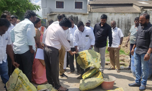 மீஞ்சூர் பேரூராட்சியில் மாவட்ட கலெக்டர் திடீர் ஆய்வு