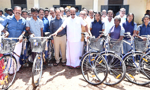 இலவச சைக்கிள் வழங்கும் விழா