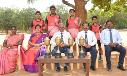 மாநில அளவிலான இறகு பந்து போட்டிக்கு ஹில்டன் பள்ளி மாணவர்கள் தேர்வு