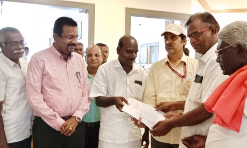 மத்திய குழுவிடம் தமிழ்நாடு விவசாயிகள் சங்கத்தினர் மனு