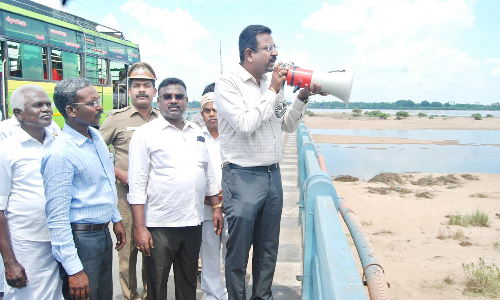 கரையோர மக்கள் பாதுகாப்பாக இருக்க நிவாரண முகாம்கள்- கலெக்டர் பேட்டி