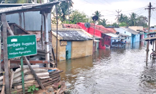 பவானி-கொடுமுடி பகுதியில் 150 வீடுகளில் வெள்ளம் சூழ்ந்ததால் பொதுமக்கள் கடும் அவதி