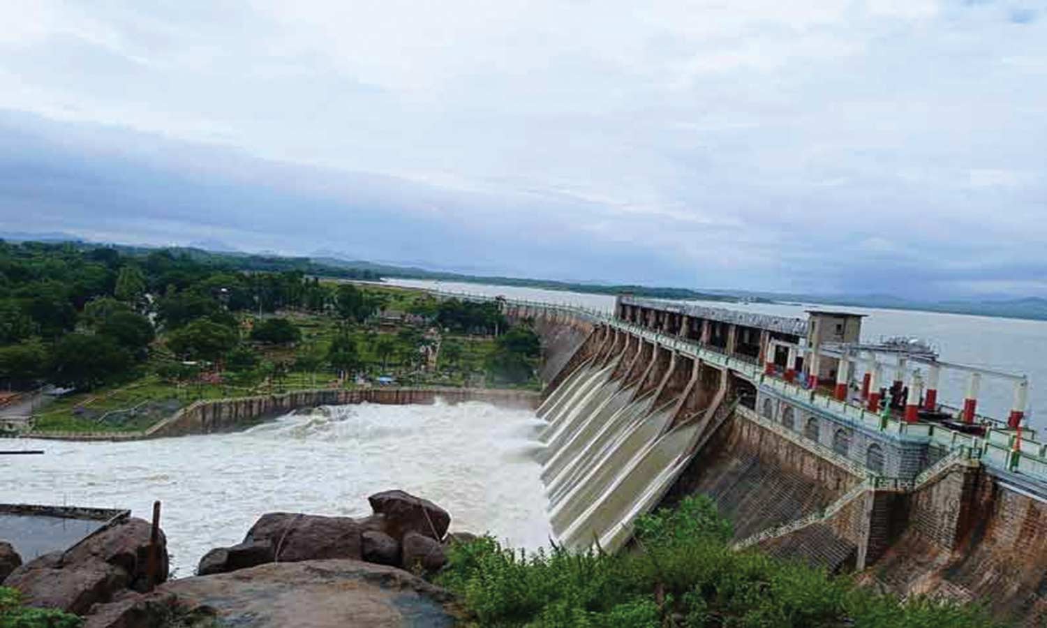 சாத்தனூர் அணையில் இருந்து 9,930 கன அடி நீர் வெளியேற்றம் சாத்தனூர் அணையில் இருந்து 9,930 கன அடி நீர் வெளியேற்றம்