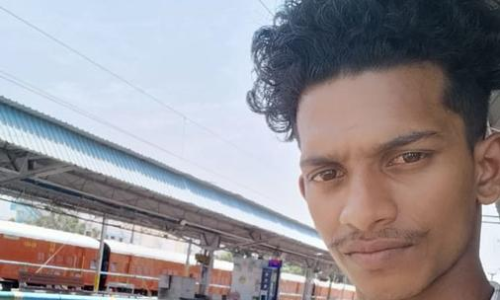 நெய்வேலி அருகே விபத்து  அரசு பஸ்- வேன் மோதல் வியாபாரி உடல் நசுங்கி பலி