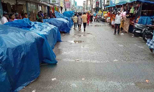 மழையால் பாதிக்கும் தீபாவளி வியாபாரம்