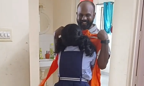 தந்தைக்கு புதிய வேலை கிடைத்ததை கொண்டாடும் சிறுமி