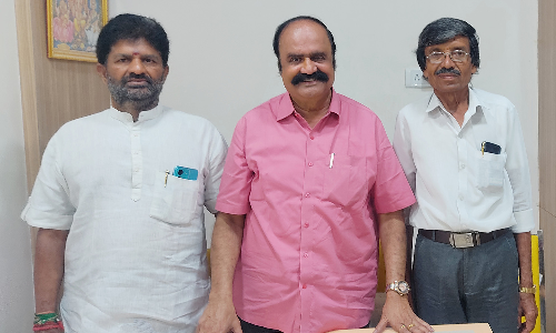 தமிழ், ஆங்கிலம் தவிர  வேற்று மொழிக்கு இந்த மண்ணில் இடமில்லை  -பெங்களூரு புகழேந்தி பேட்டி