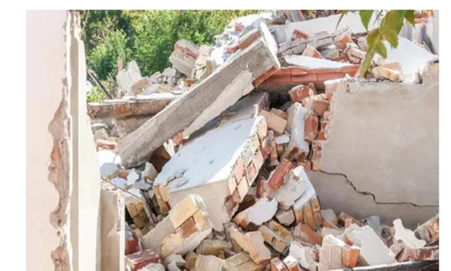 குன்னூரில் தடுப்புச்சுவர் இடிந்து விழுந்தது