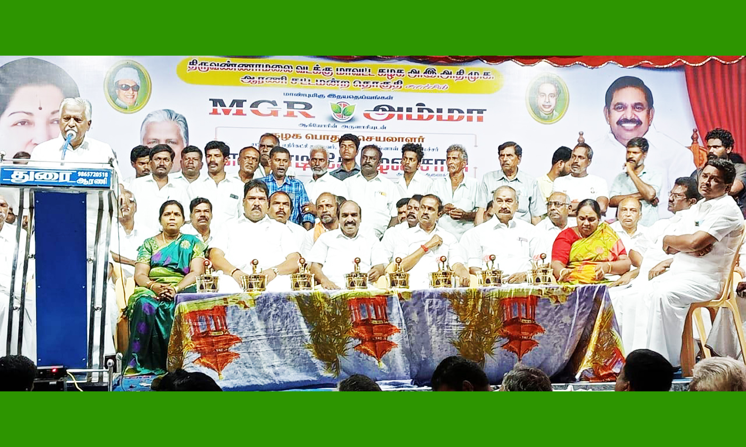 எடப்பாடி பழனிசாமியிடம் அ.தி.மு.க.வை ஒப்படைத்து விட்டு ஓ.பி.எஸ். ஒதுங்கி கொள்ள வேண்டும் எடப்பாடி பழனிசாமியிடம் அ.தி.மு.க.வை ஒப்படைத்து விட்டு ஓ.பி.எஸ். ஒதுங்கி கொள்ள வேண்டும்