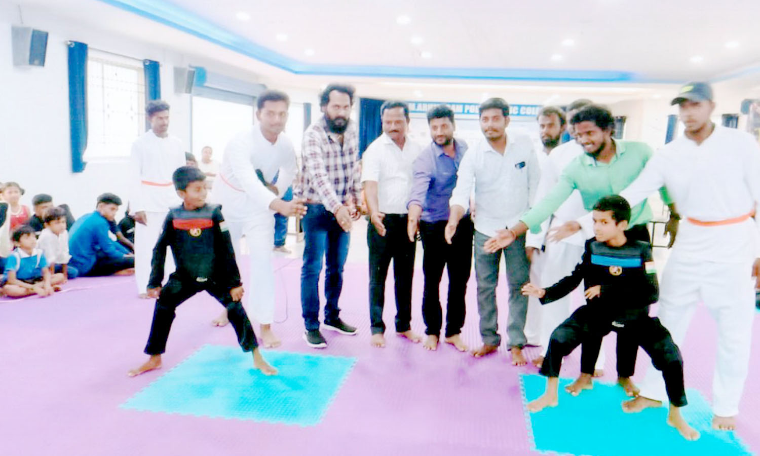 மாவட்ட அளவிலான தற்காப்பு கலை போட்டி மாவட்ட அளவிலான தற்காப்பு கலை போட்டி