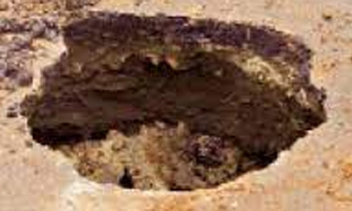 சோழர்கால கோவிலில் புதையல் இருப்பதாக நள்ளிரவில் பள்ளம் தோண்டிய கும்பல்