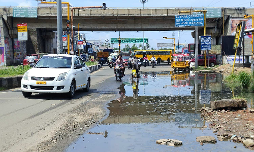 தொடர்மழையால் தேங்கும் கழிவுநீர் கொசுக்கள் உற்பத்தியாகி சுகாதார சீர்கேடு