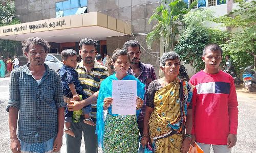 காணாமல் போனதாக தேடப்பட்டு வந்தவர் 4 நாளுக்கு பிறகு பிணமாக மீட்பு:  மின்சார வேலியில் சிக்கி உயிரிழந்தவரை கிணற்றில் வீசியுள்ளதாக தருமபுரி கலெக்டரிடம் உறவினர்கள் பரபரப்பு புகார் மனு