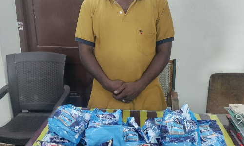 தடை செய்யப்பட்ட போதை பொருட்கள் விற்ற 3 பேர் கைது