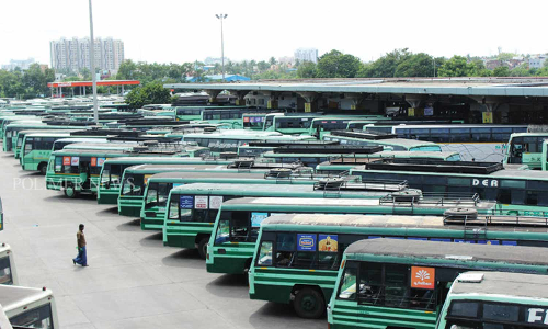 கல்லூரி நேரங்களில் கூடுதல் பஸ்கள் இயக்க வேண்டும்