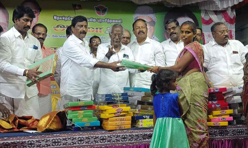 500 ஏழை பெண்களுக்கு சேலை