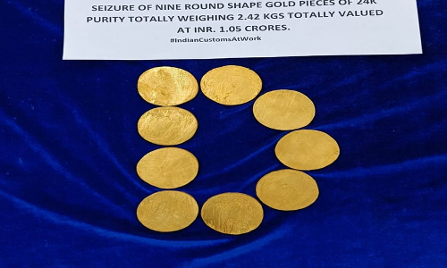 சென்னை விமான நிலையத்தில் ரூ.1 கோடி மதிப்பிலான தங்கம் பறிமுதல்