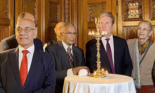 இங்கிலாந்து பாராளுமன்ற வளாகத்தில் தீபாவளி சிறப்பு பிரார்த்தனை நிகழ்ச்சி