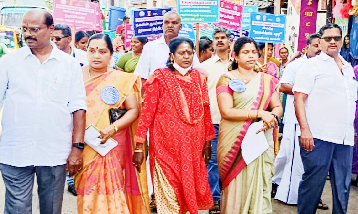 போடி நகராட்சி சார்பில் விழிப்புணர்வு பேரணி போடி நகராட்சி சார்பில் விழிப்புணர்வு பேரணி