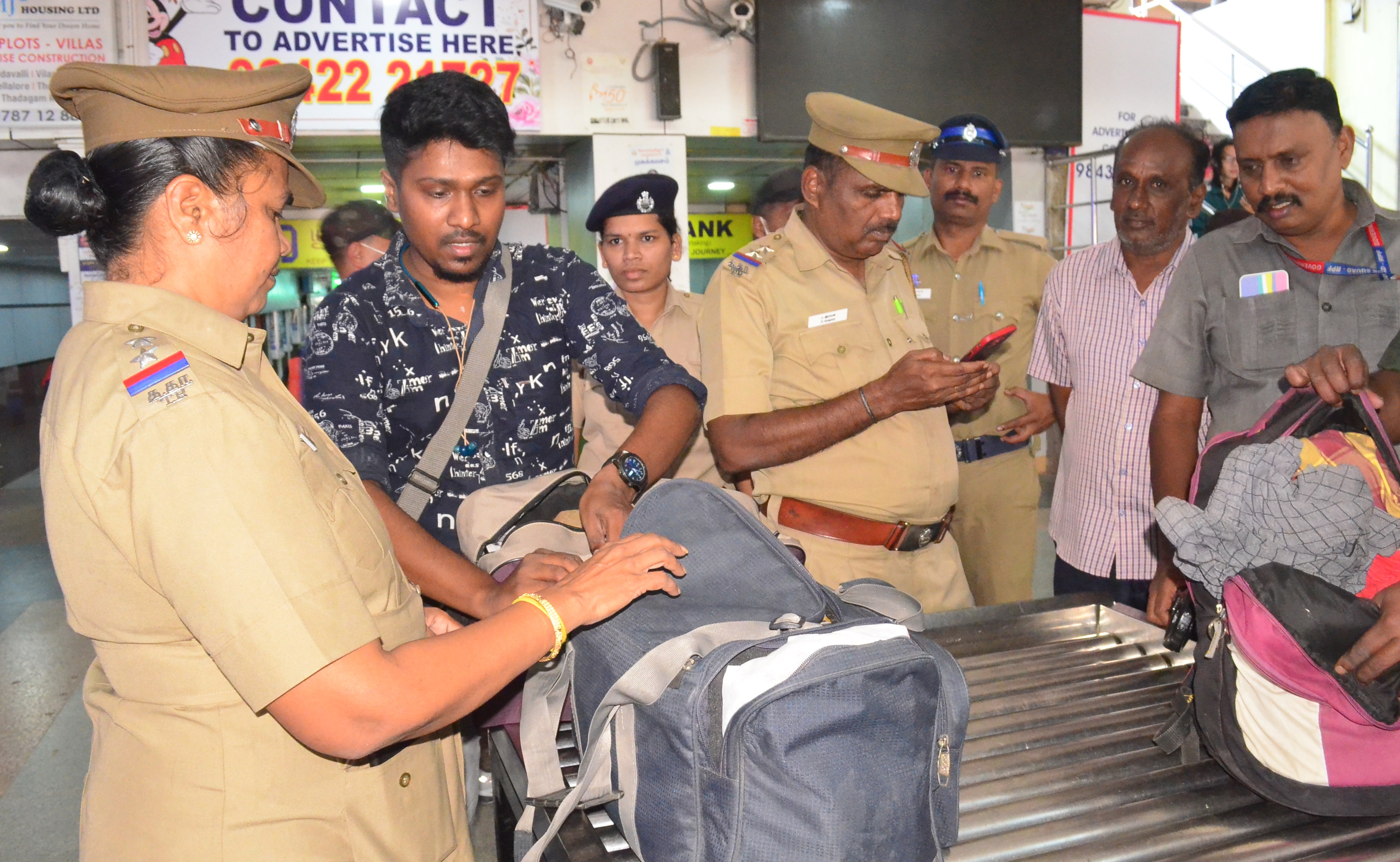 ரெயிலில் பட்டாசு ெகாண்டு செல்வதை தடுக்க தீவிர சோதனை ரெயிலில் பட்டாசு ெகாண்டு செல்வதை தடுக்க தீவிர சோதனை