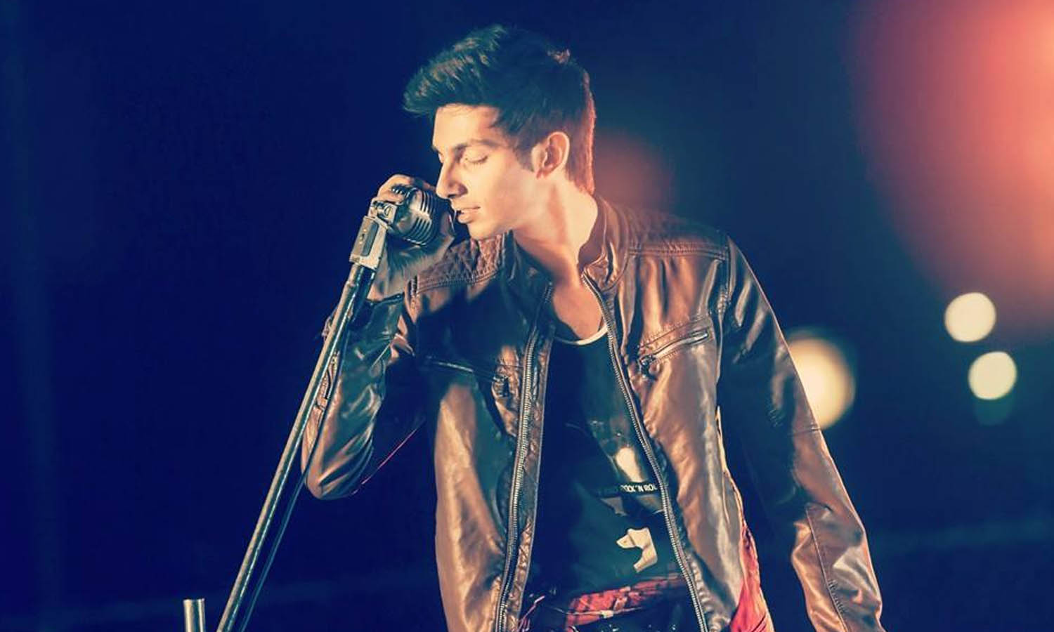 அனிருத்தின் பிரம்மாண்ட இசை விருந்து.. ரசிகர்களை கவரும் விளம்பரங்கள்.. அனிருத்தின் பிரம்மாண்ட இசை விருந்து.. ரசிகர்களை கவரும் விளம்பரங்கள்..