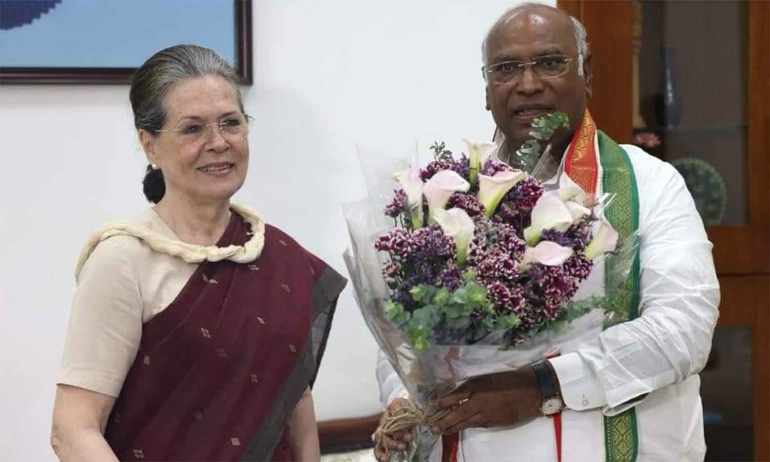 வீட்டுக்கு சென்று சந்திக்க விரும்பிய கார்கே... ஆச்சரியப்படுத்திய சோனியா வீட்டுக்கு சென்று சந்திக்க விரும்பிய கார்கே... ஆச்சரியப்படுத்திய சோனியா