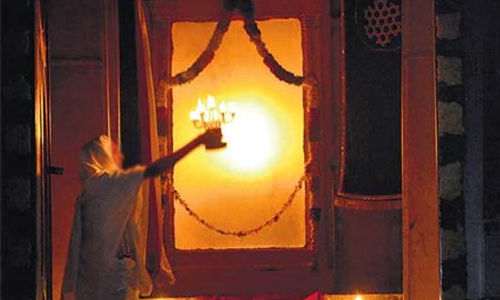 மாத பூசத்தையொட்டி வடலூர் ஞானசபையில் பக்தர்கள் ஜோதி தரிசனம்