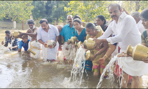 திருப்பராய்த்துறையில் தீர்த்தவாரி: ஏராளமான பக்தர்கள் வழிபாடு