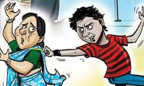 வானூர் அருகே  மூதாட்டியிடம் 5 பவுன் தாலி சங்கிலி பறிப்பு