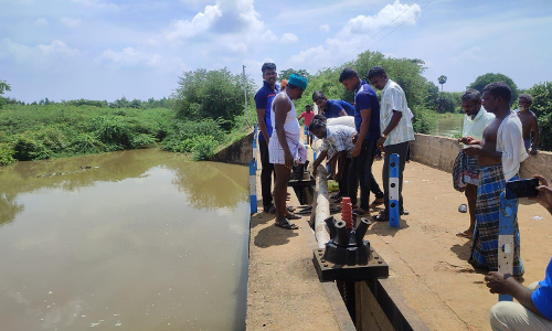 ஏழு கண் மதகில் தடுப்பணை உடைந்தது