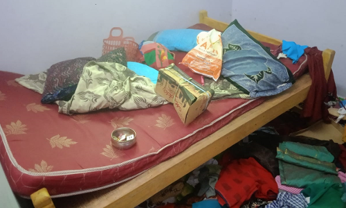 பூட்டிய வீட்டின் கதவை உடைத்து கொள்ளை