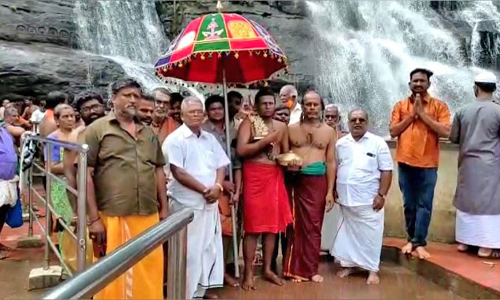 குற்றாலநாதர் கோவிலில்  ஐப்பசி விசு தீர்த்தவாரி
