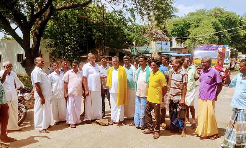 குருவிநத்தத்தில் விவசாயிகள் சாலை மறியல்