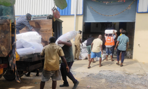 ஓசூரில் பிளாஸ்டிக் பொருட்கள் பறிமுதல் :  துண்டு, துண்டுகளாக்கி சிமெண்ட் ஆலைக்கு அனுப்பி வைப்பு