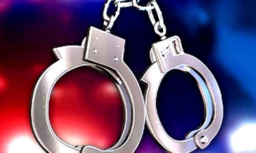 உவரியில் கஞ்சா விற்ற 2 பேர் கைது