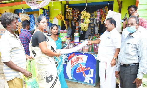 பிளாஸ்டிக் பைகள் பறிமுதல்