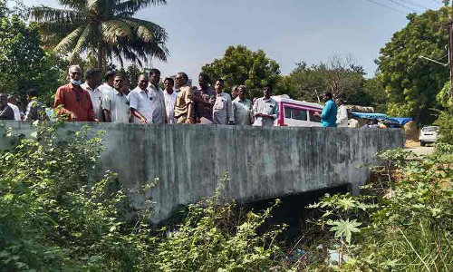 வாய்க்கால் தூர்வாரும் பணி