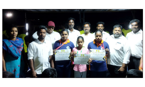 மாநில அளவில் நடந்த   குத்துச்சண்டை போட்டியில் தருமபுரி மாணவிகள் சாதனை