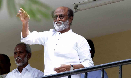 தாய்-தந்தையர்க்கு சிலை எழுப்பிய ரஜினி.. நினைவு மண்டபம் கட்டவும் திட்டம்