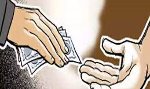 கோவில் திருப்பணிக்கு அறிக்கை அளிக்க லஞ்சம் கேட்ட பெண் அதிகாரி சிக்கியது எப்படி ? பரபரப்பு தகவல்கள்