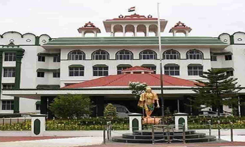 பிணத்தை வைத்து அரசியல் செய்வது வாடிக்கையாகிவிட்டது... அதிருப்தி தெரிவித்த நீதிமன்றம்