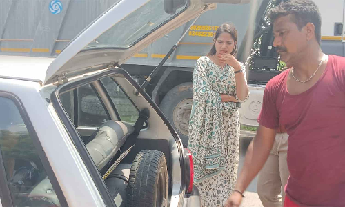 தமிழக- ஆந்திர எல்லைப் பகுதியில் பொன்னேரி சார் ஆட்சியர் திடீர் வாகன சோதனை