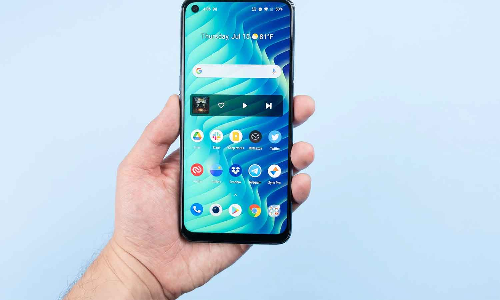 ஸ்மார்ட்போன் வாங்குவதற்காக ரத்தத்தை விற்க முயன்ற சிறுமி