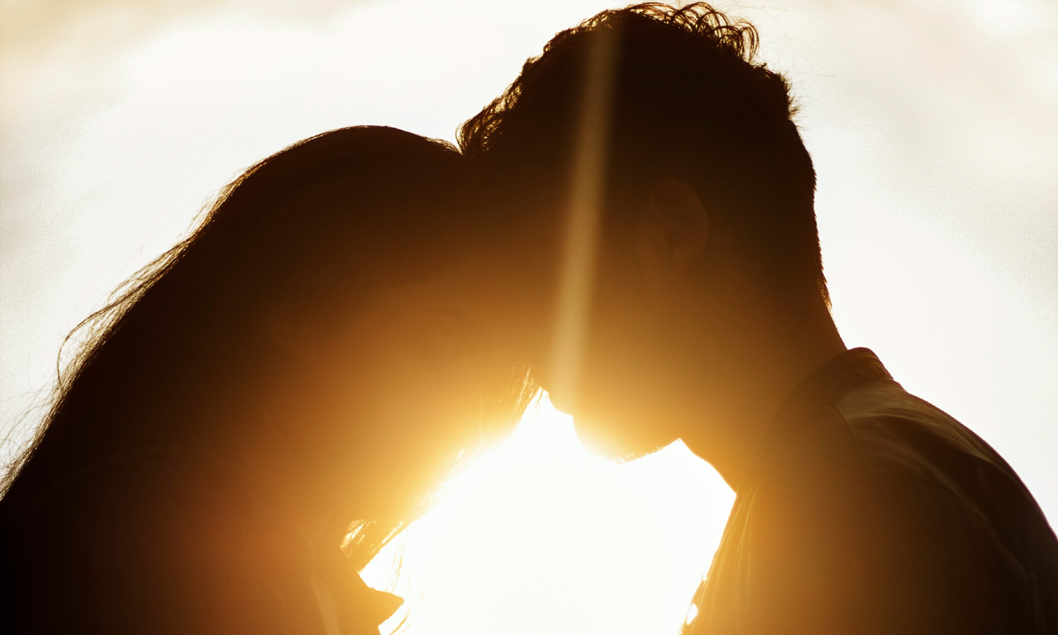 அழகான பெண்களுடன் உல்லாசமாக இருக்க விரும்பிய கல்லூரி மாணவரிடம் ரூ.7¾ லட்சம் பறிப்பு