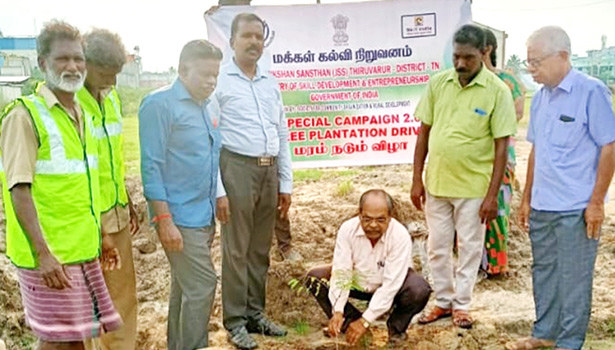 மரக்கன்று நடும் விழா மரக்கன்று நடும் விழா