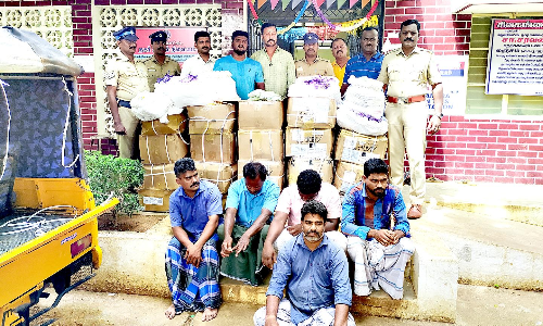 தேவகோட்டையில் ரூ.50 லட்சம் குட்கா, புகையிலை பொருட்கள் பறிமுதல்-  5 பேர் கைது