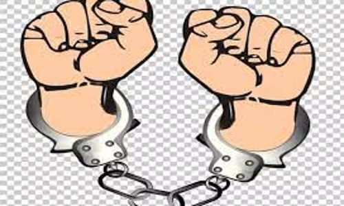 மூதாட்டியிடம் ரூ.4¼ லட்சம் மோசடி செய்த பெண் கைது