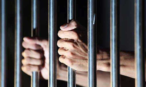 திருப்பூரில் அரசு பெண் வக்கீலை வெட்டிய வாலிபர் குண்டர் சட்டத்தில்  சிறையில் அடைப்பு