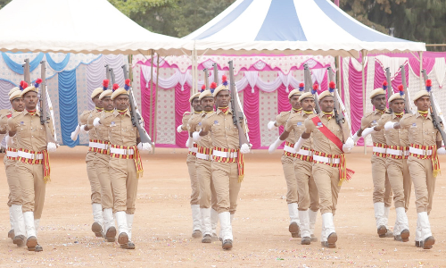 போலீஸ் தேர்வில் தேர்ச்சி பெற்ற    219 பேருக்கு தருமபுரி ஆயுதபடை மைதானத்தில் பயிற்சி