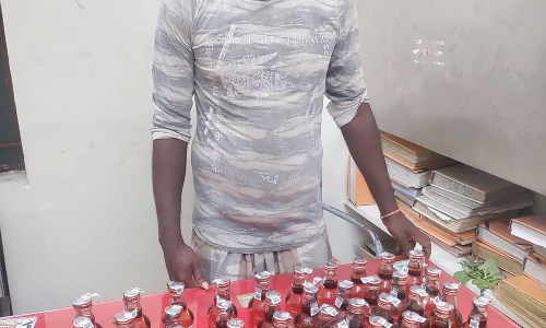 அனுமதியின்றி மது விற்ற 3 பேர் கைது